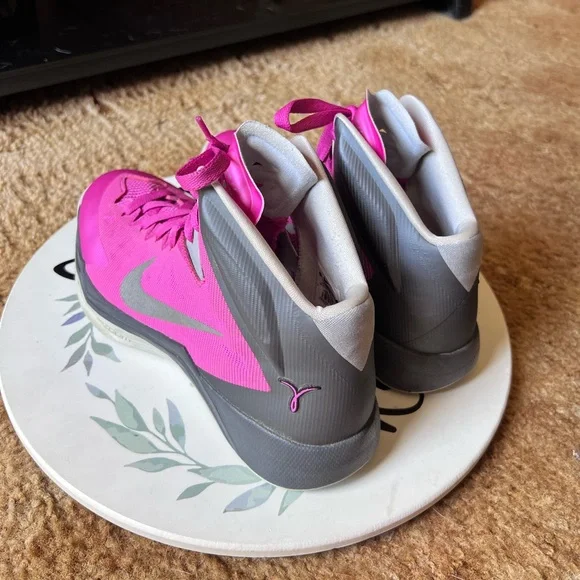 Women’s Nike Zoom HyperQuickness 'Think Pink' Brest cancer awareness size 10. - Picture 8 of 17